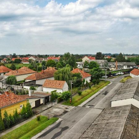 Udvarház Apartman Mórahalom Exteriér fotografie