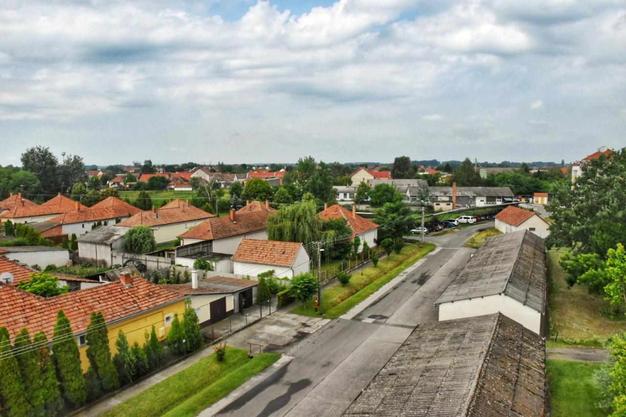 Udvarház Apartman Mórahalom Exteriér fotografie