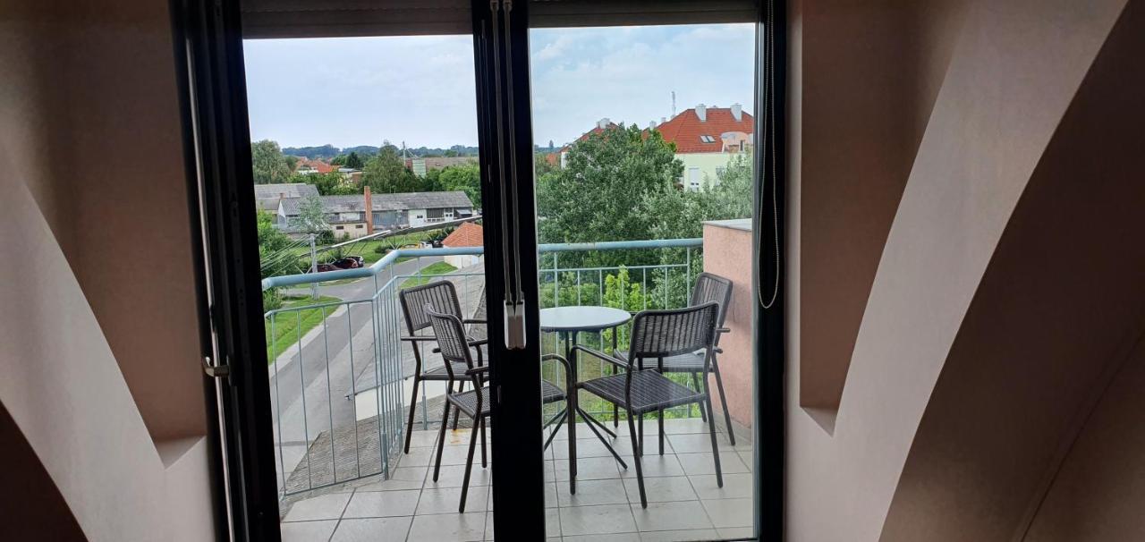 Udvarház Apartman Mórahalom Exteriér fotografie