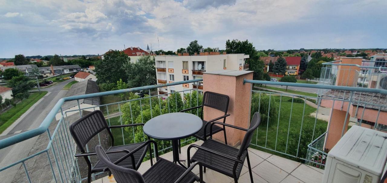 Udvarház Apartman Mórahalom Exteriér fotografie