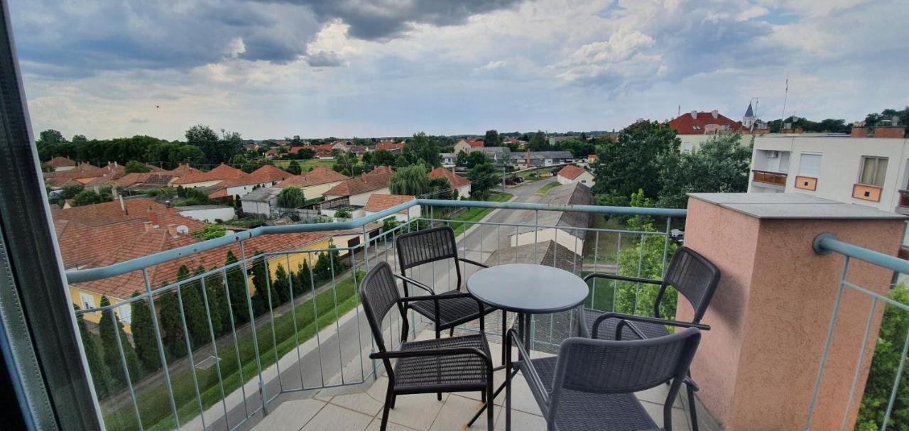 Udvarház Apartman Mórahalom Exteriér fotografie